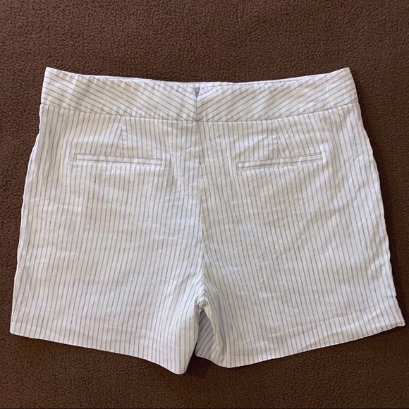 Theory Linen Blend Shorts - Picture 4 of 9